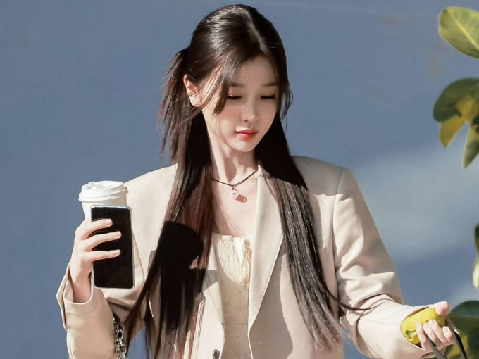 Hot nhất Weibo: 1 mỹ nhân hạng A bị bắt nạt trên phim trường, chủ đầu tư ra lệnh sa thải cả ê kíp