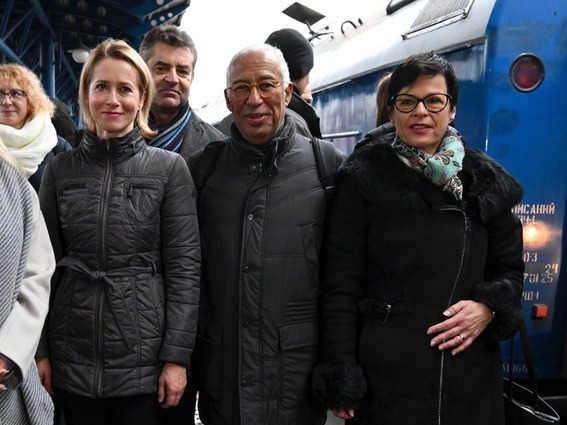 Tổng thống Zelensky 'nhờ cậy' Tổng thống Biden đưa Ukraine vào NATO