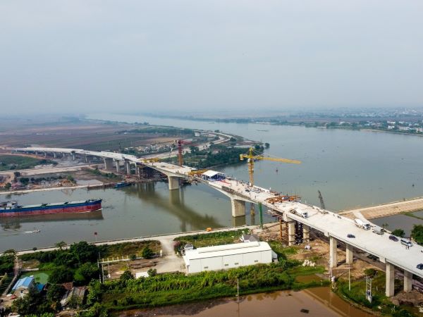 Hợp long cầu vượt sông Đáy gần 1.500 tỷ đồng nối Nam Định - Ninh Bình