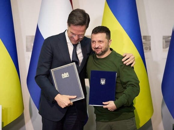Ukraine 'gắt' với NATO, kêu gọi viện trợ kỷ lục