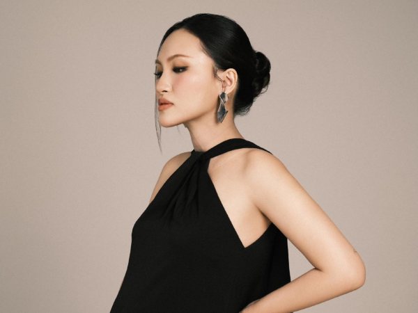 HOT: Một chị đẹp Vbiz kín bưng chuyện tình ái bất ngờ xác nhận bầu vượt mặt!
