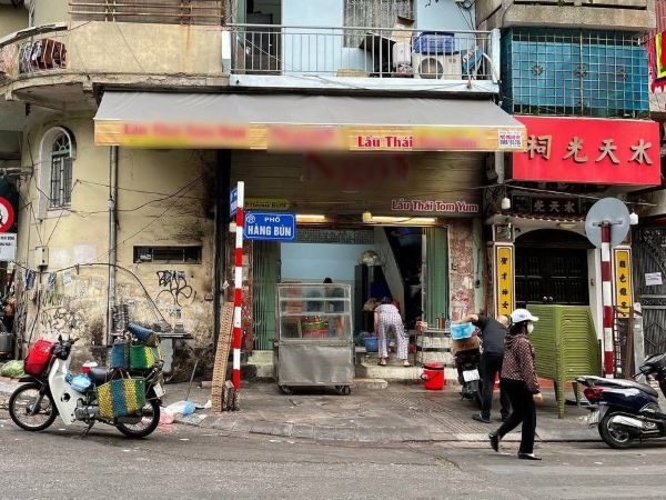 Hà Nội: Chủ quán lẩu trên phố Hàng Bún kể lại thời điểm bắt quả tang 2 cô gái trẻ trộm điện thoại