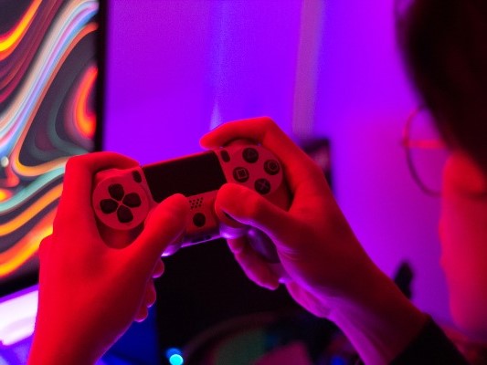 Dưới 18 tuổi không được chơi game quá 180 phút/ngày:  Quản lý cách nào?