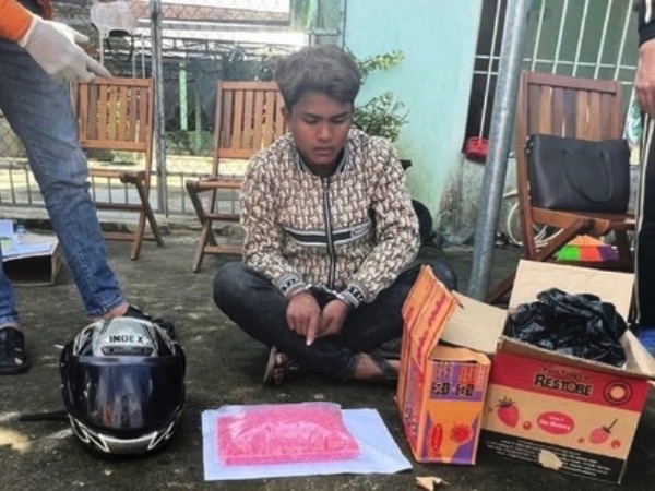 Bắt đối tượng người nước ngoài vận chuyển 18.000 viên ma túy