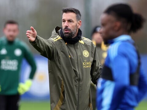 Van Nistelrooy thừa nhận 'thất vọng, đau đớn' vì phải rời MU