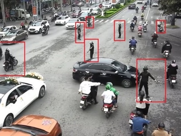 Khởi tố vụ án, tạm giữ 5 người 'điều tiết giao thông' cho đoàn xe đám cưới ở Thanh Hóa