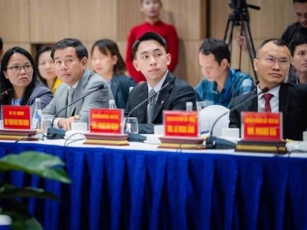 Chân dung Phạm Nhật Minh Hoàng - con trai thứ 2 tỷ phú Phạm Nhật Vượng: Sinh năm 2000, đang là Tổng giám đốc