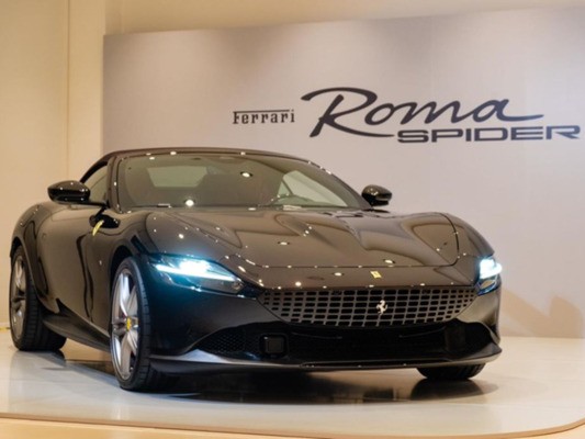 Ferrari Roma Spider giá 24 tỷ đồng về tay đại gia Hà Nội