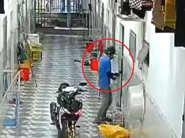Clip: Trộm cắt khóa phòng trọ, lấy sạch tài sản tích cóp của vợ chồng công nhân