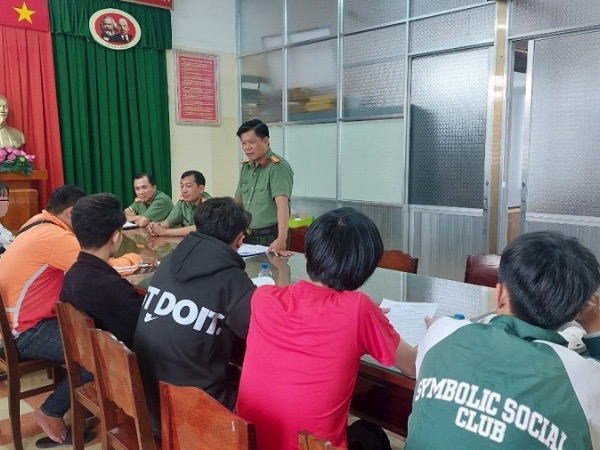 Cả gia đình bán tài khoản ngân hàng, công an cảnh báo 'khẩn'