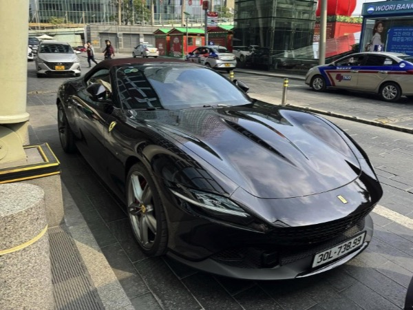 Đại gia Hà Nội tậu siêu xe Ferrari Roma mui trần giá 24 tỷ
