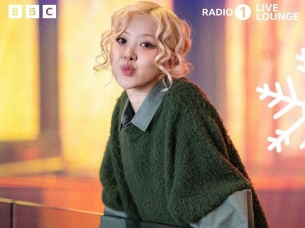 Rosé (BlackPink) bị chỉ trích vì hát như hết hơi