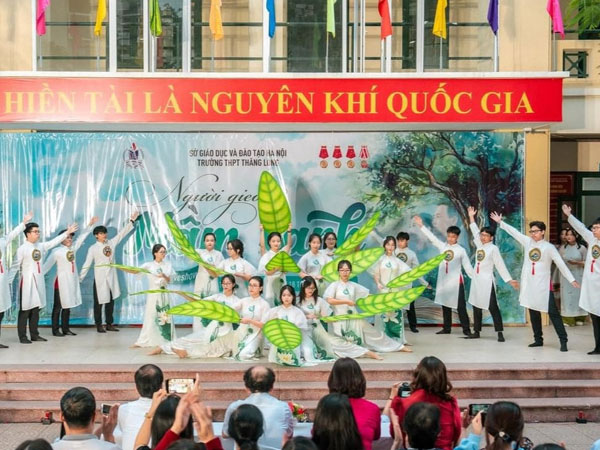 Bức xúc đề xuất thu 800 nghìn/học sinh, lớp tốn gần 60 triệu chỉ để tổ chức văn nghệ