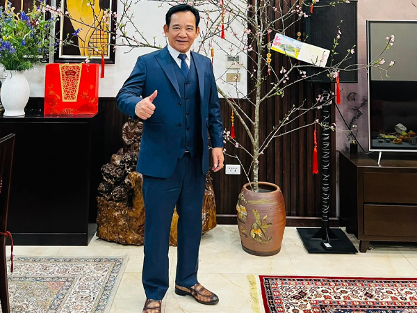 Nam NSƯT là thượng tá, có 4 ngôi nhà, vài miếng đất, mười mấy tỷ gửi ngân hàng nhờ làm nghệ thuật