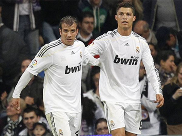 Ronaldo đáp trả cực phũ khi bị đồng đội cũ chỉ trích