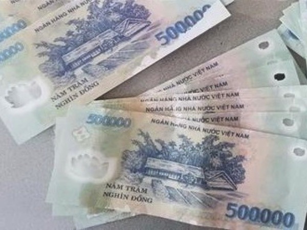 Dùng tiền giả để mua hàng, 3 thanh niên cùng lãnh án