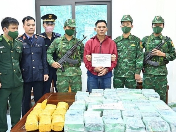 Vận chuyển 52kg ma túy tổng hợp để lấy 200 triệu đồng tiền công