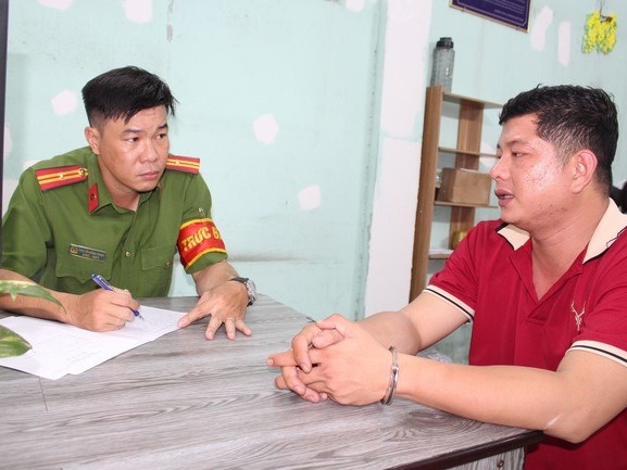 Bắt kẻ cướp giật dây chuyền 89 triệu đồng của du khách nước ngoài
