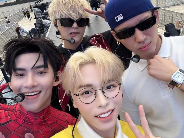 Dàn Anh Trai Say Hi trước giờ G concert: Đức Phúc và 1 nhân vật cosplay lầy lội, 1 người rao bán 'vé' độc!
