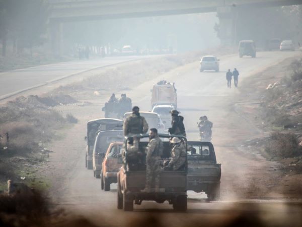 Quân nổi dậy Syria tiến nhanh về thủ đô, hàng chục nghìn người ồ ạt tháo chạy