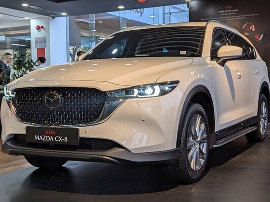Mazda CX-8 2025 'bằng xương bằng thịt' từ 969 triệu tại Việt Nam