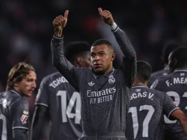 Thắng đậm Girona, Real Madrid 'phả hơi nóng vào gáy' Barcelona