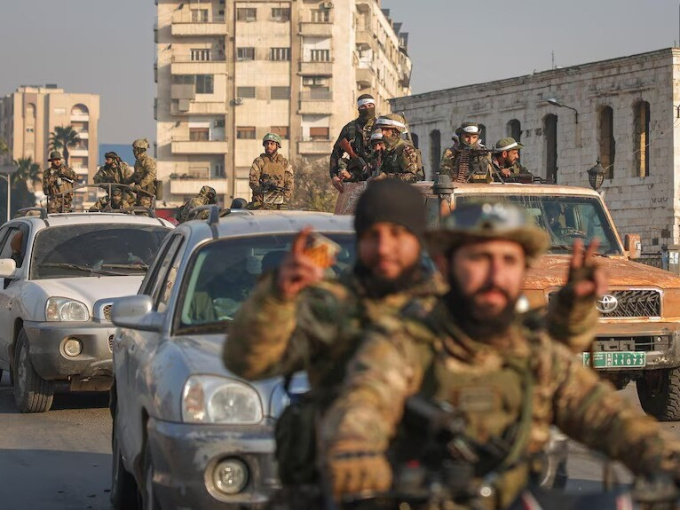 Reuters: Quân chính phủ Syria rút khỏi trung tâm Damascus, Bộ Tư lệnh tuyên bố 'chế độ Assad kết thúc'