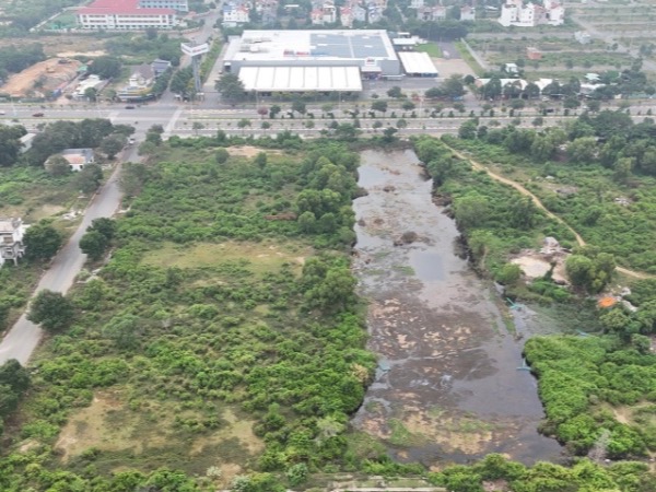 Cảnh hoang tàn bên trong siêu dự án 43ha sau 1 thập kỷ 'đứng im'