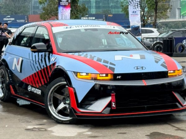 Cận cảnh Hyundai Ioniq 5 N độ drift vừa về Việt Nam: Gần 650 mã, thêm khung chống lật và phanh tay, giả lập sang số như xe xăng