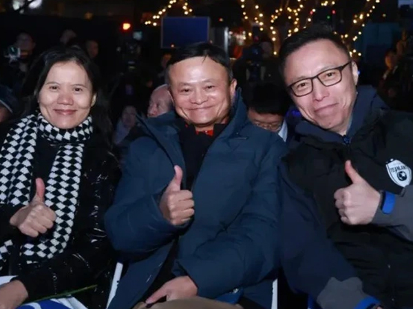 Bất ngờ trước diện mạo của Jack Ma tuổi 60 khi hiếm hoi xuất hiện sau 5 năm khuất ống kính: 'Già đi trông thấy' nhưng chỉ một thứ không thay đổi