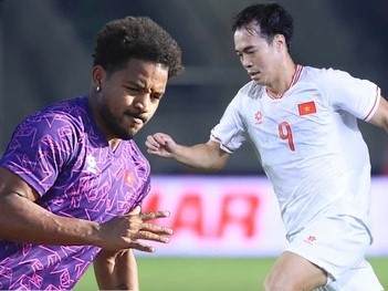 Văn Toàn bỏ lỡ cơ hội khi gặp Lào, Xuân Son liền gặp riêng rồi nói một câu đáng lưu tâm