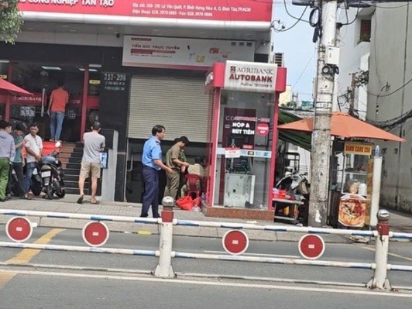 Tội danh mà người đập trụ ATM ngân hàng phải đối diện
