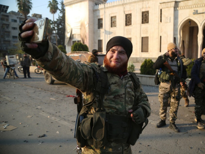 Vì sao chính phủ Syria nhanh chóng sụp đổ trước đòn tấn công của quân nổi dậy?