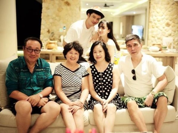 Huỳnh Hiểu Minh bị giục tái hôn với Angelababy, bố mẹ tuyên bố 1 câu gây sốc trước mặt tài tử