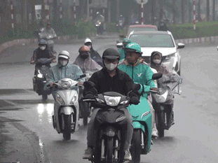 Người dân Thủ đô trong ngày mưa phùn đầu đợt rét đậm
