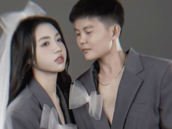 Hotgirl tuyển nữ Việt Nam khoe ảnh tình tứ như ảnh cưới với đồng đội nữ