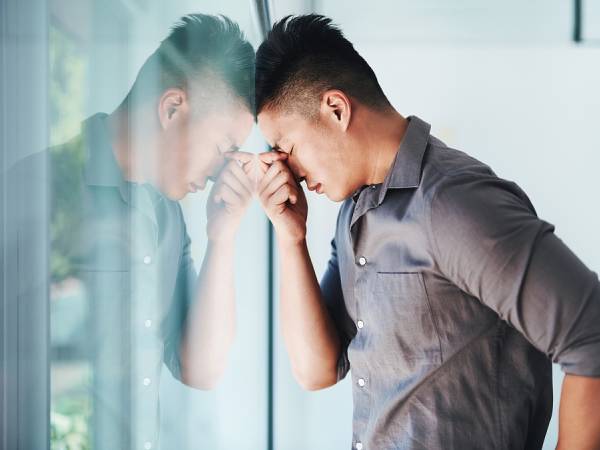 Vợ thường xuyên mặc diện khi đi công tác, chồng theo dõi và thấy cảnh tượng "nhức mắt", vội vã đòi ly hôn