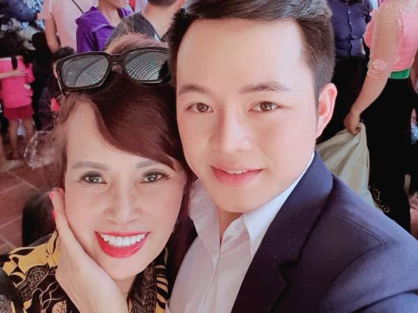 Bất ngờ nhan sắc của cô dâu Thu Sao sau nhiều lần 'trùng tu', cuộc sống với chồng trẻ kém 36 tuổi hiện ra sao?
