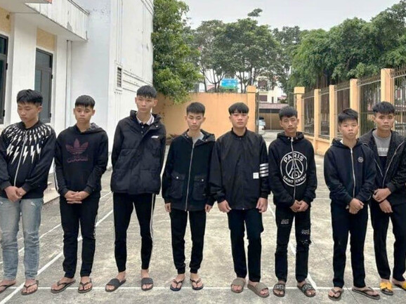 Khởi tố 17 'thanh niên choai' mang theo dao, kiếm gây náo loạn đường phố