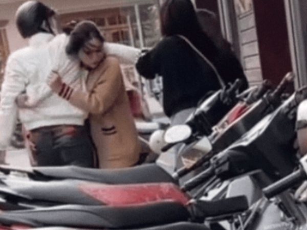 Căng: Á hậu Vbiz xô xát giữa phố, xem camera quay lén mới lộ rõ nguyên nhân