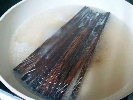 Khuyên thật: Đừng dùng 3 loại đũa này kẻo 'bệnh từ miệng mà vào', về lâu về dài còn mắc ung thư