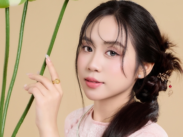 Gia thế và cuộc sống thật của cô gái Lào nổi tiếng nhất ở Việt Nam hiện tại