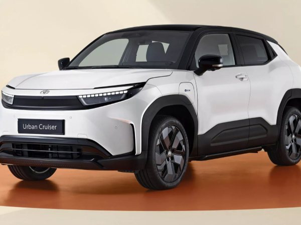 Toyota Urban Cruiser ra mắt: ‘Ruột’ Suzuki Vitara, nhiều công nghệ xịn, có AWD
