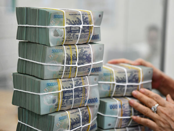 Nhiều ngân hàng chịu áp lực nợ xấu tăng nhanh