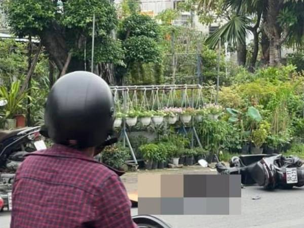 Va chạm với xe tải chở hàng, nam sinh viên tử vong thương tâm