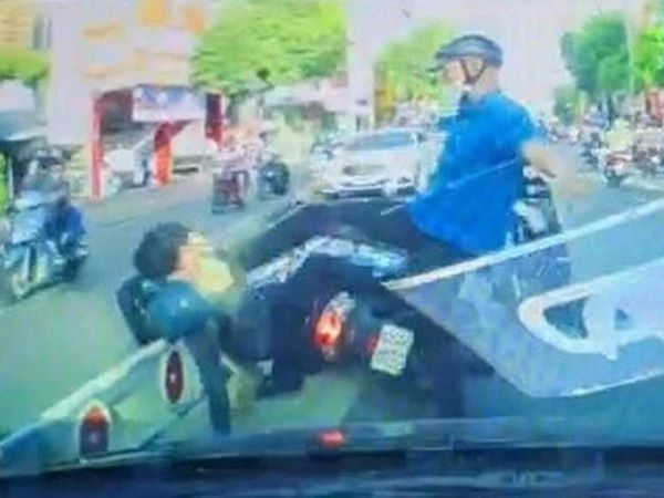 Tài xế nói chuyện bằng 'nắm đấm' trên đường, thói côn đồ cần được nghiêm trị