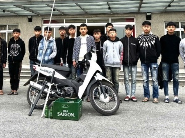 Lực lượng 141 vùng ven Hà Nội xử lý 2 nhóm thanh thiếu niên càn quấy trong đêm