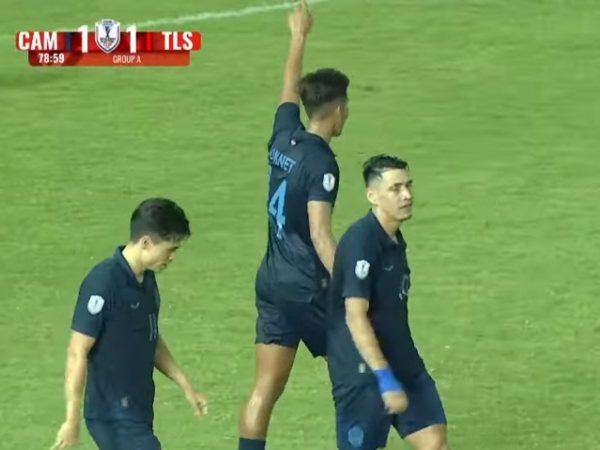 Lội ngược dòng đầy nghẹt thở, tuyển Campuchia níu kéo cơ hội đi tiếp vào bán kết