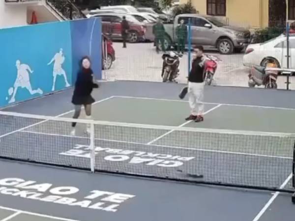 Clip cô gái trên sân pickleball khiến cộng đồng mạng xôn xao ngán ngẩm