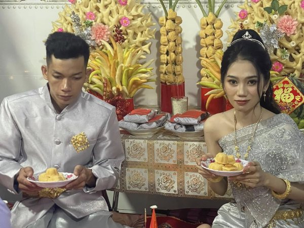 Sự thật clip cô dâu Sóc Trăng thất thần trước mâm quả sơ sài của nhà trai